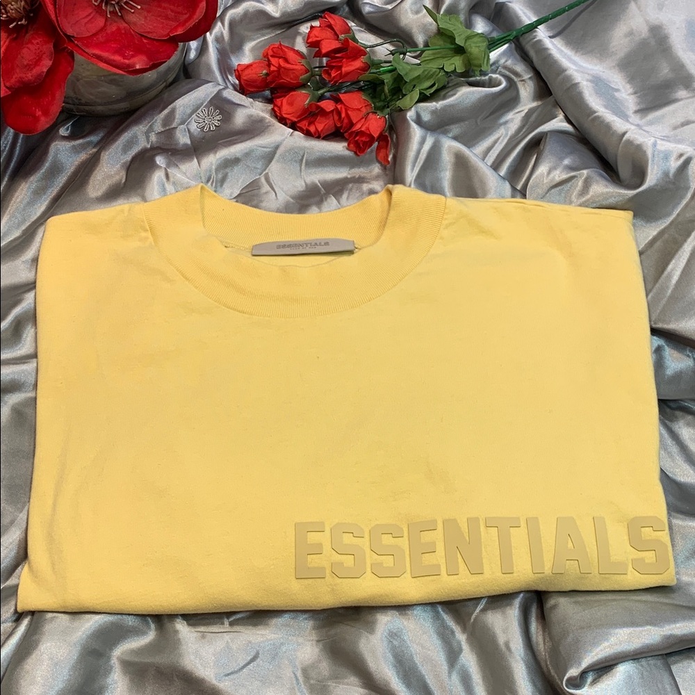 🌹ESSENTIALS “FEAR OF GOD” • Mens Pale Yellow  Logo Short Sleeve Tee Shirt